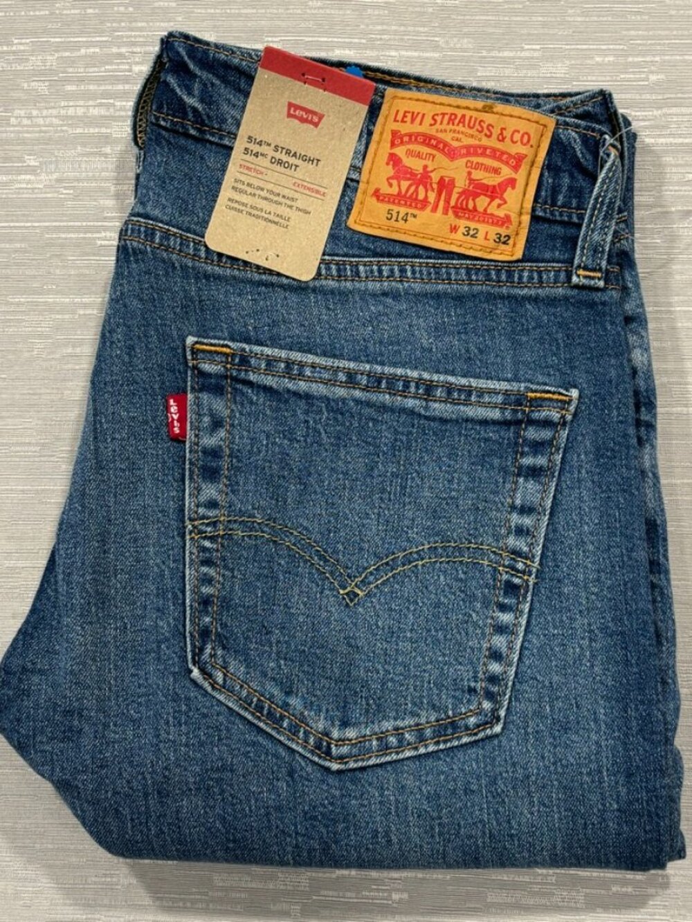 Levis 514 Jeans Mens 32 x 32 Straight Leg Regular Fit Medium Wash Denim Pants